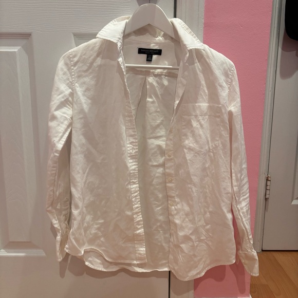 Banana Republic Tops - Banana Republic women’s white Button-down shirt